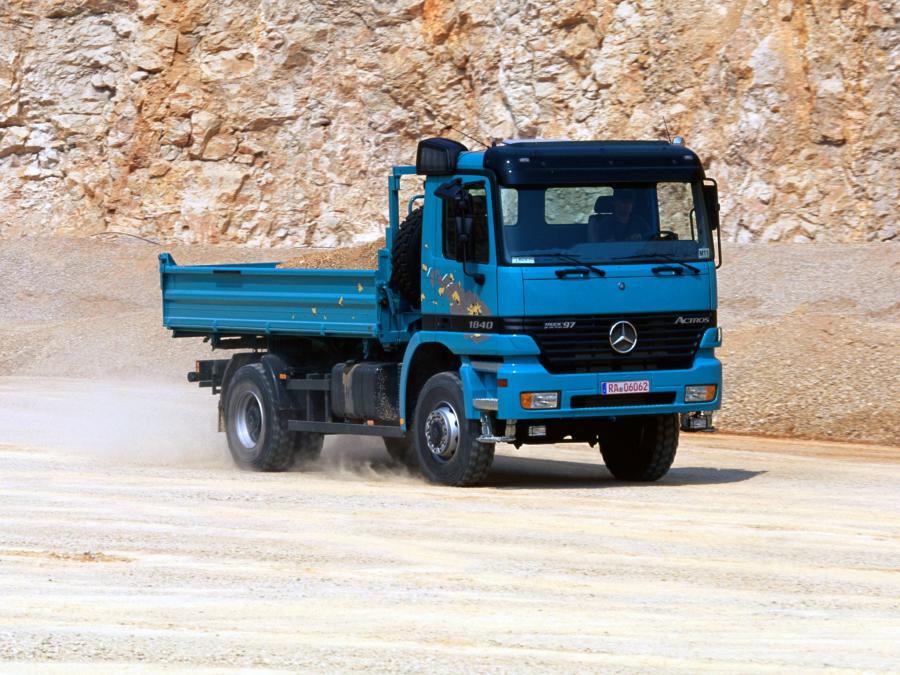  Mercedes-Benz Actros 1840 1997 года  (фото 5 из 9)